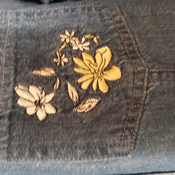 WOMEN'S Denim Top - Picture 2 of 8